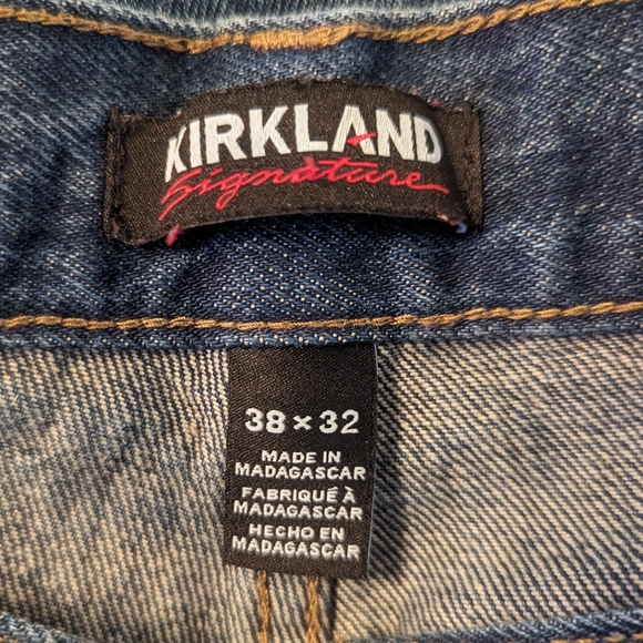 Kirkland's Signature Relaxed Fit Dark Blue Jeans. Men's 38Wx32L - Picture 6 of 8
